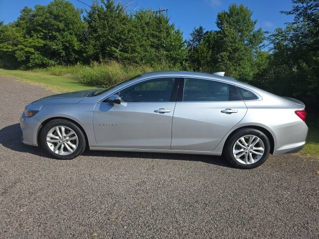 Used 2018 Chevrolet Malibu 1LT with VIN 1G1ZD5ST2JF199947 for sale in Seminole, OK