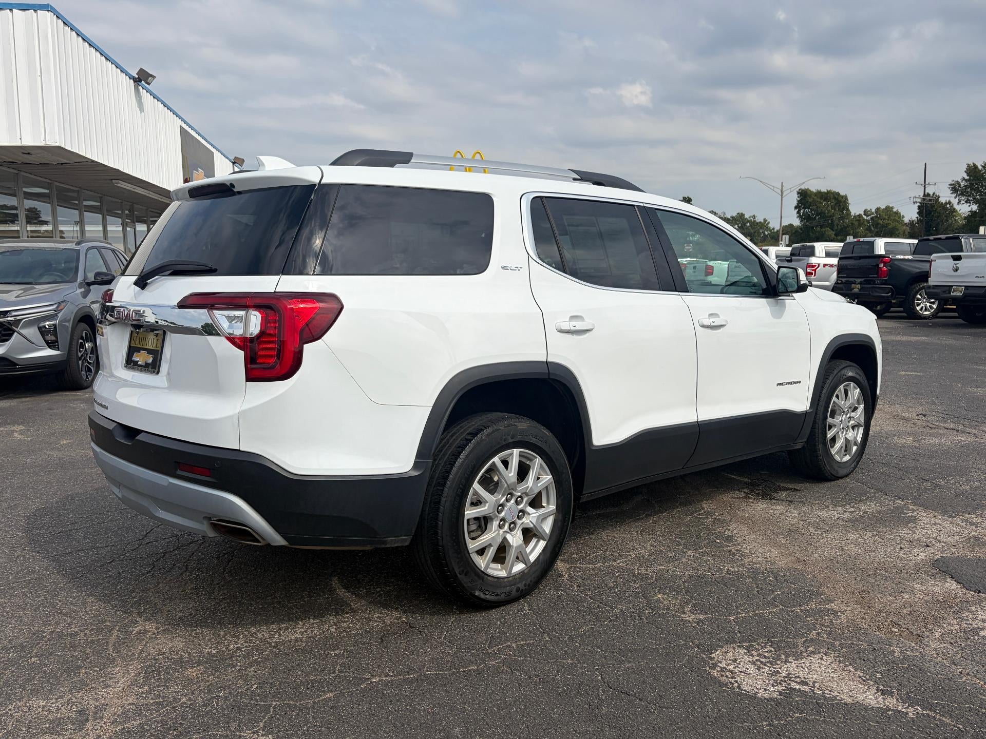 2023 GMC Acadia SLT