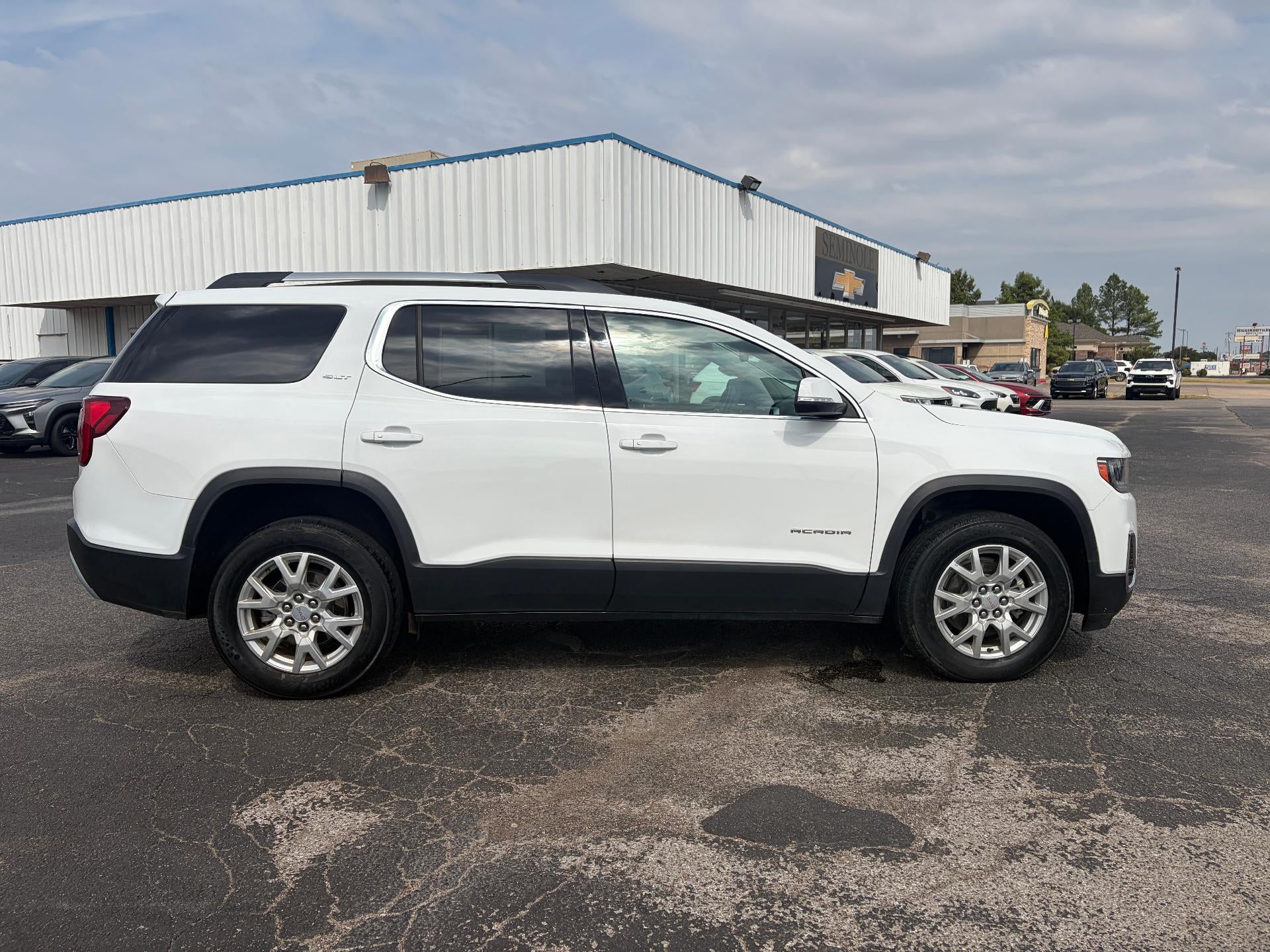 2023 GMC Acadia SLT
