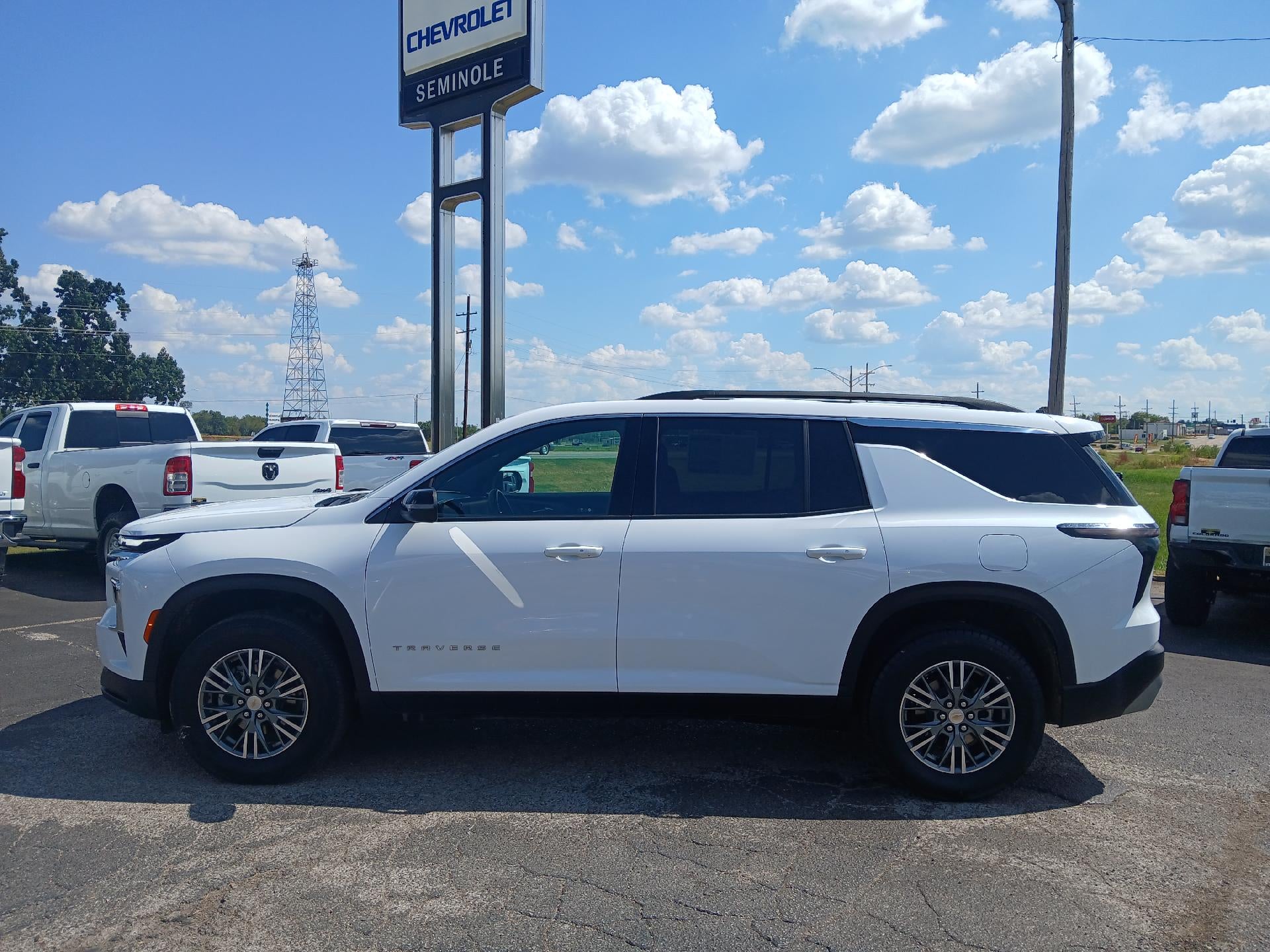 2025 Chevrolet Traverse LT