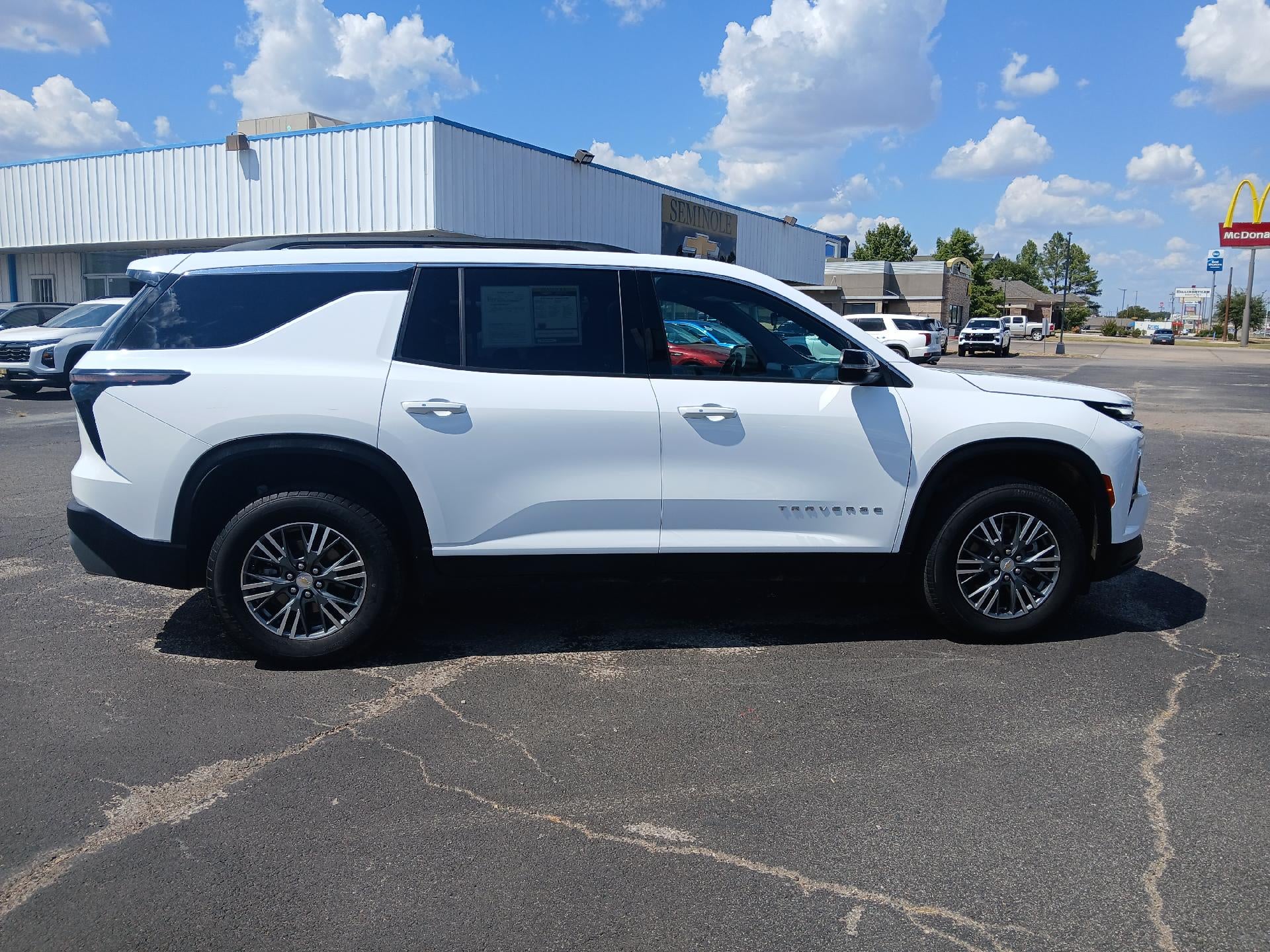 2025 Chevrolet Traverse LT