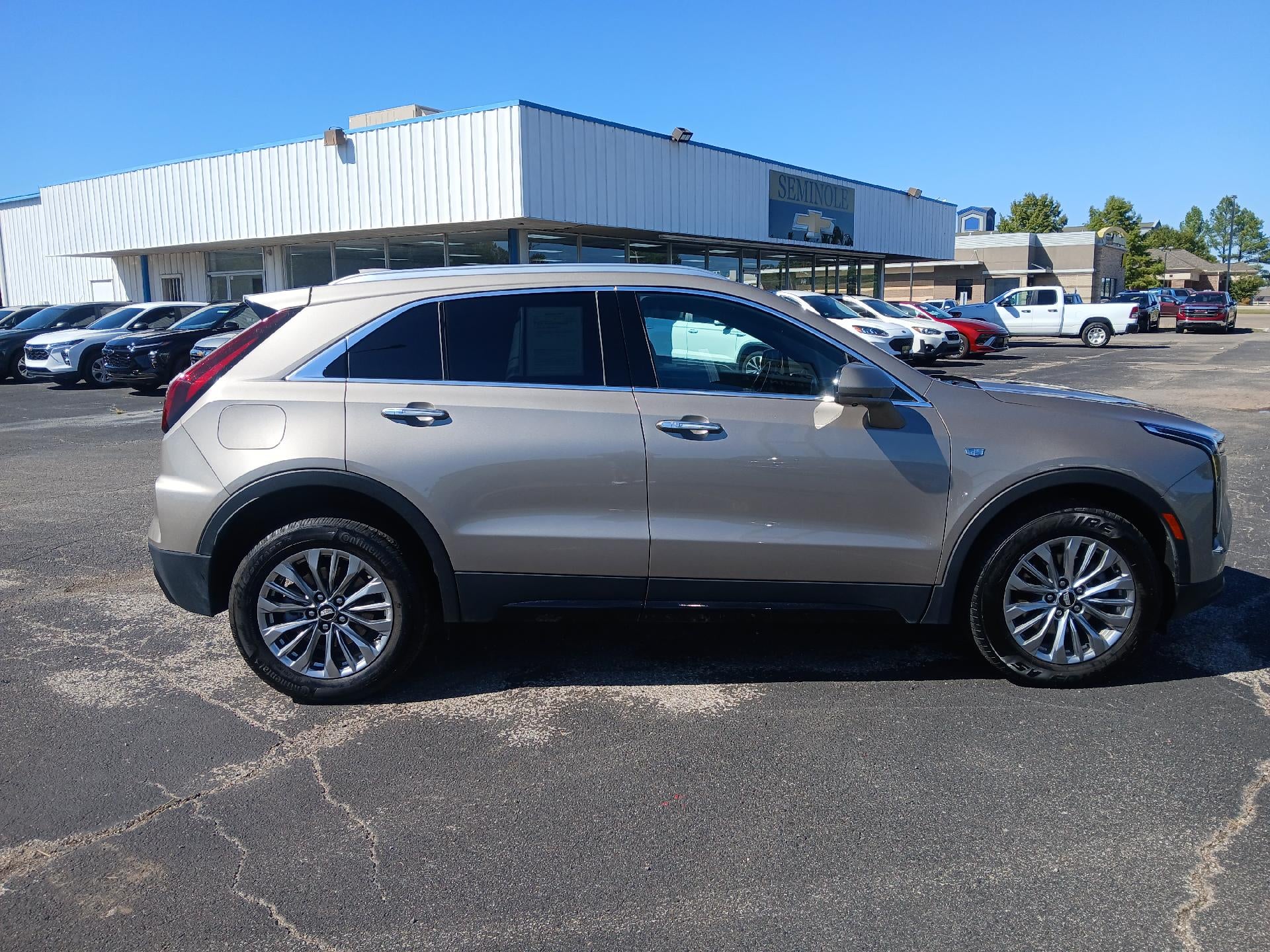 2025 Cadillac XT4 Premium Luxury
