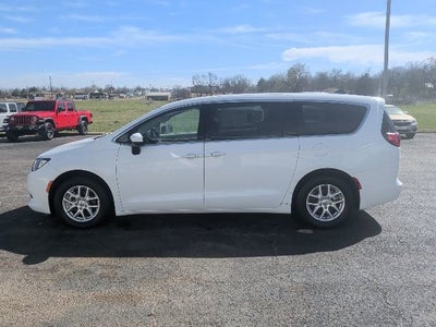 2023 Chrysler Voyager LX