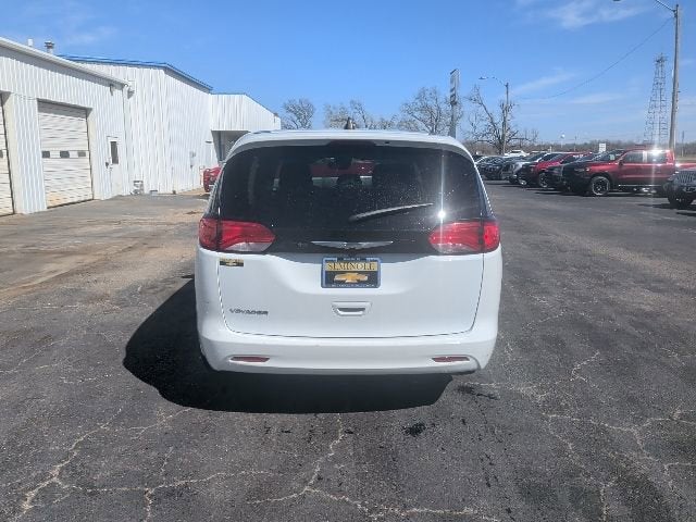 2023 Chrysler Voyager LX