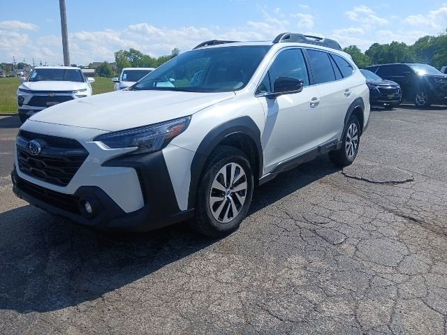 2025 Subaru Outback Premium's photo