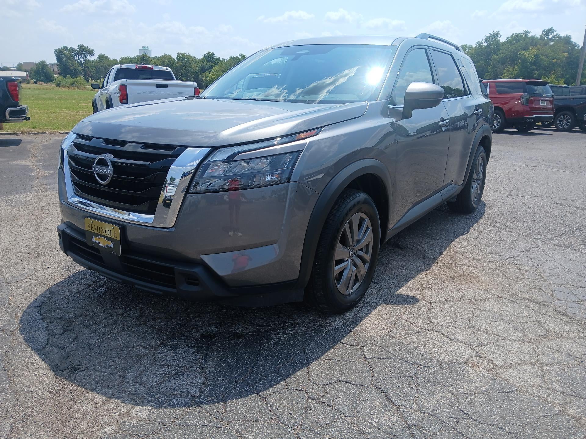 2025 Nissan Pathfinder SV