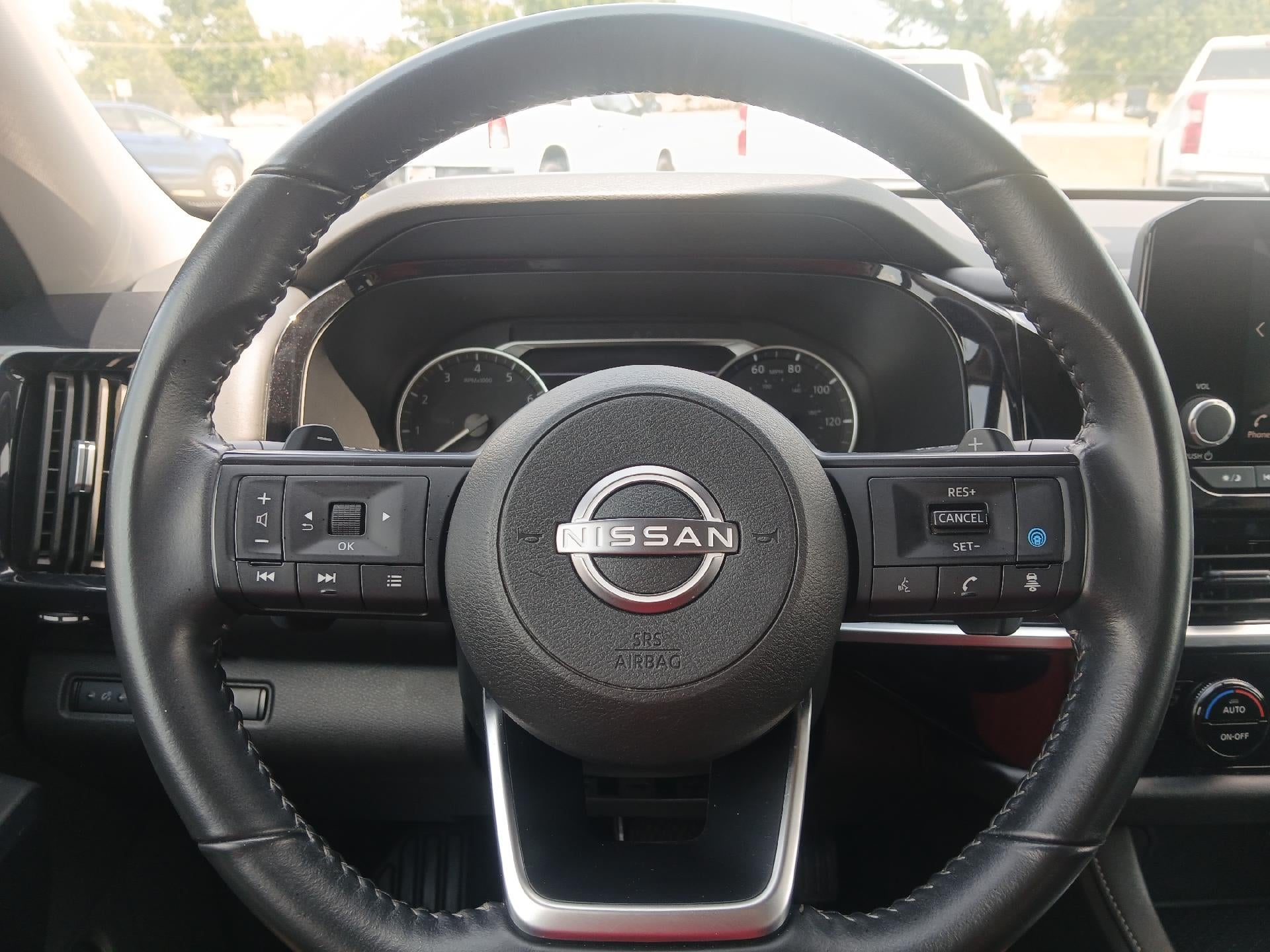 2025 Nissan Pathfinder SV