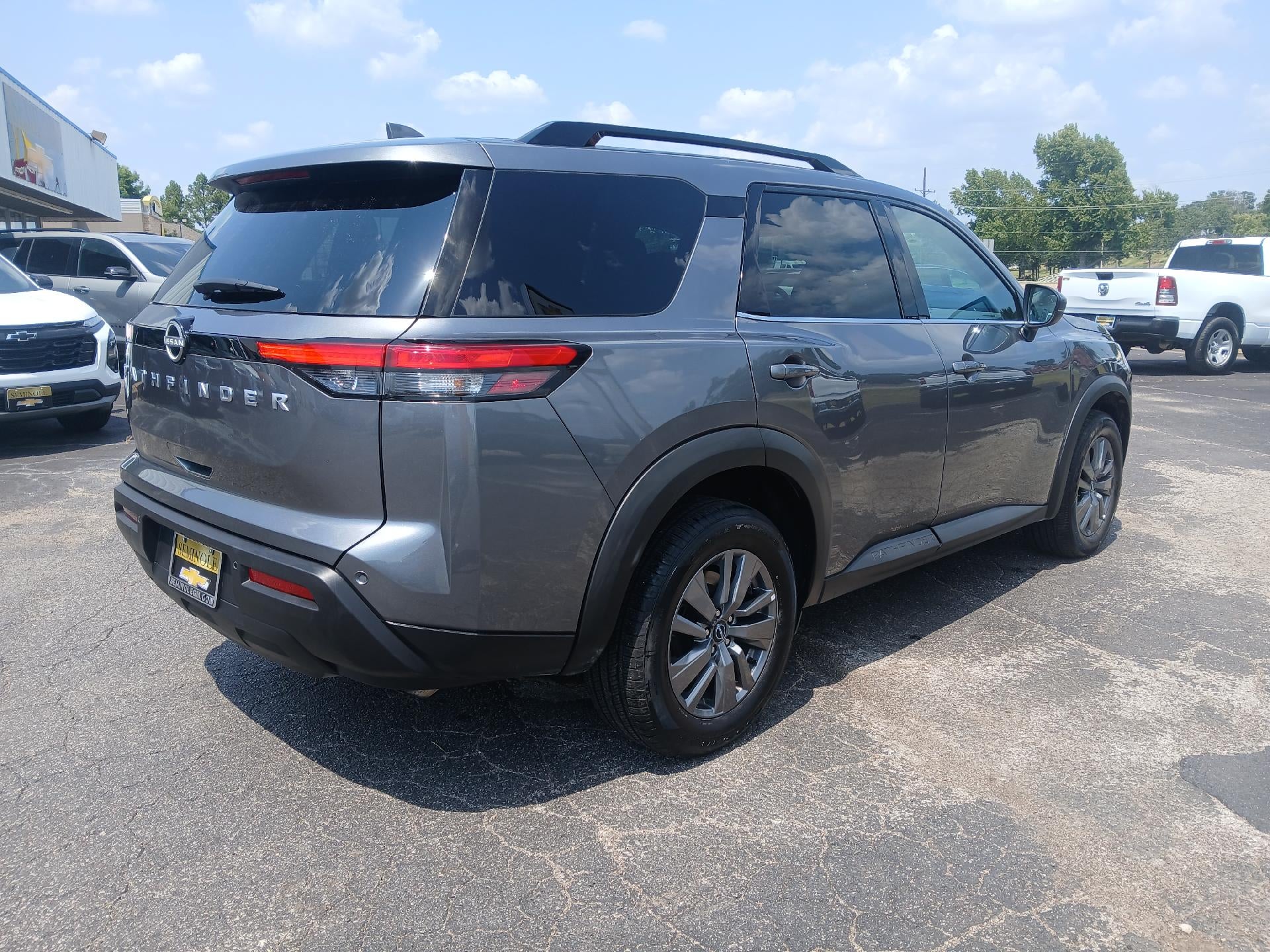 2025 Nissan Pathfinder SV