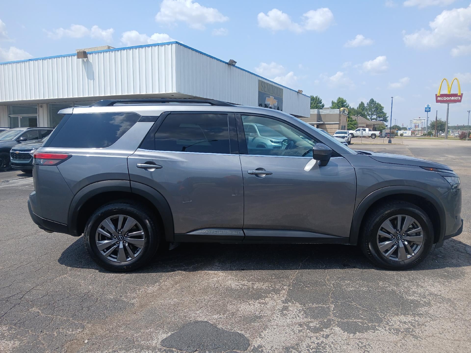 2025 Nissan Pathfinder SV