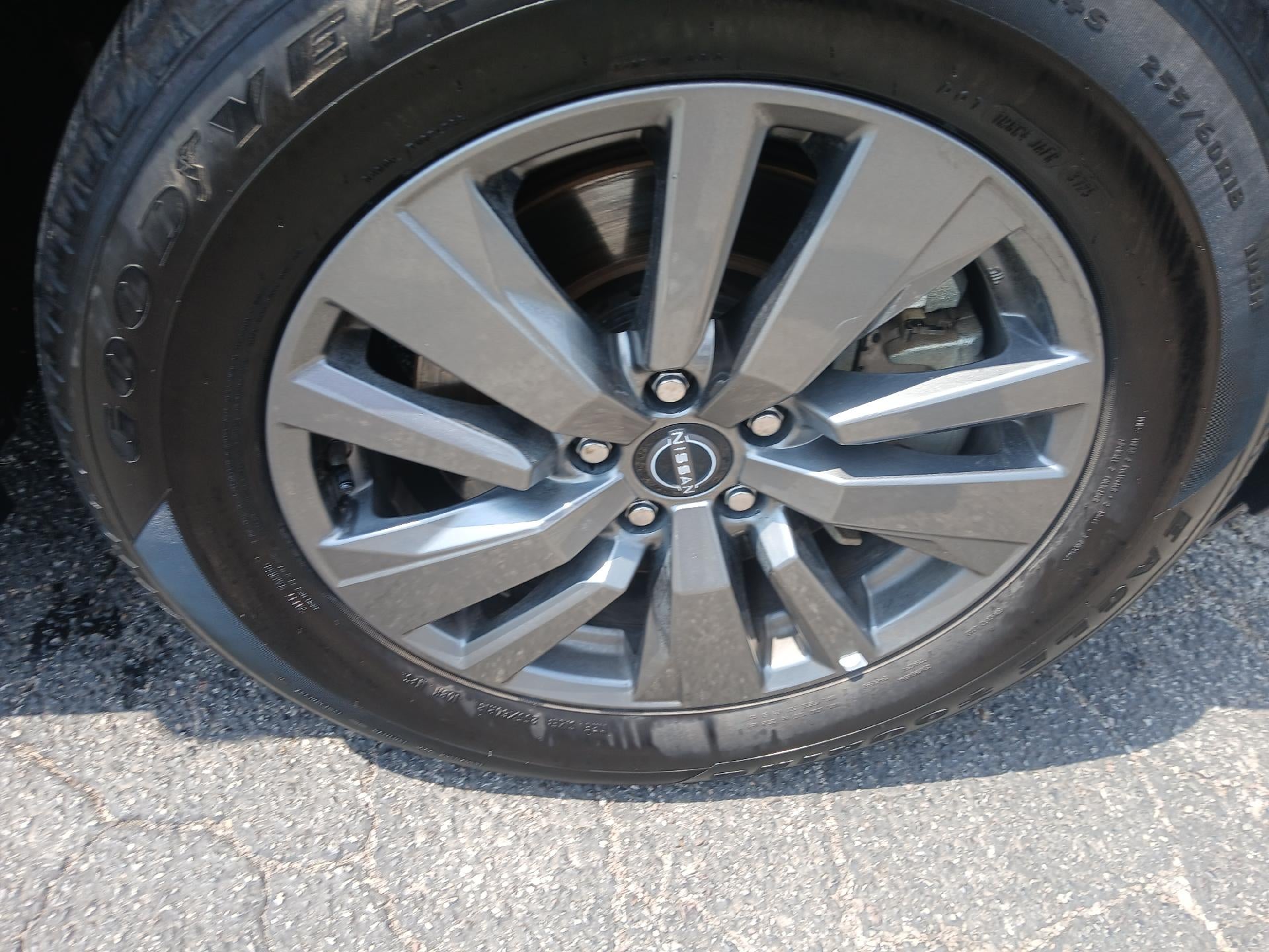 2025 Nissan Pathfinder SV