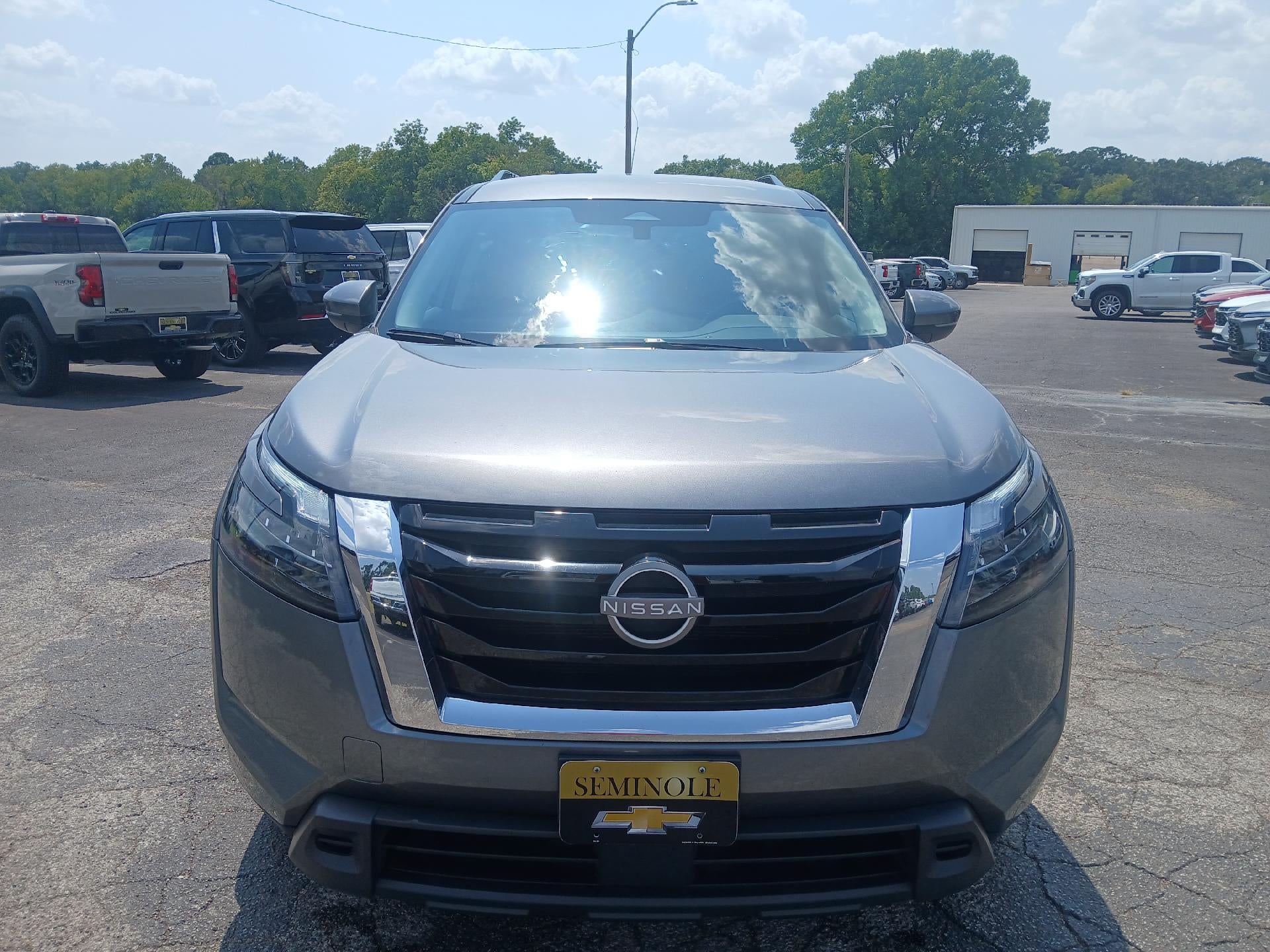 2025 Nissan Pathfinder SV