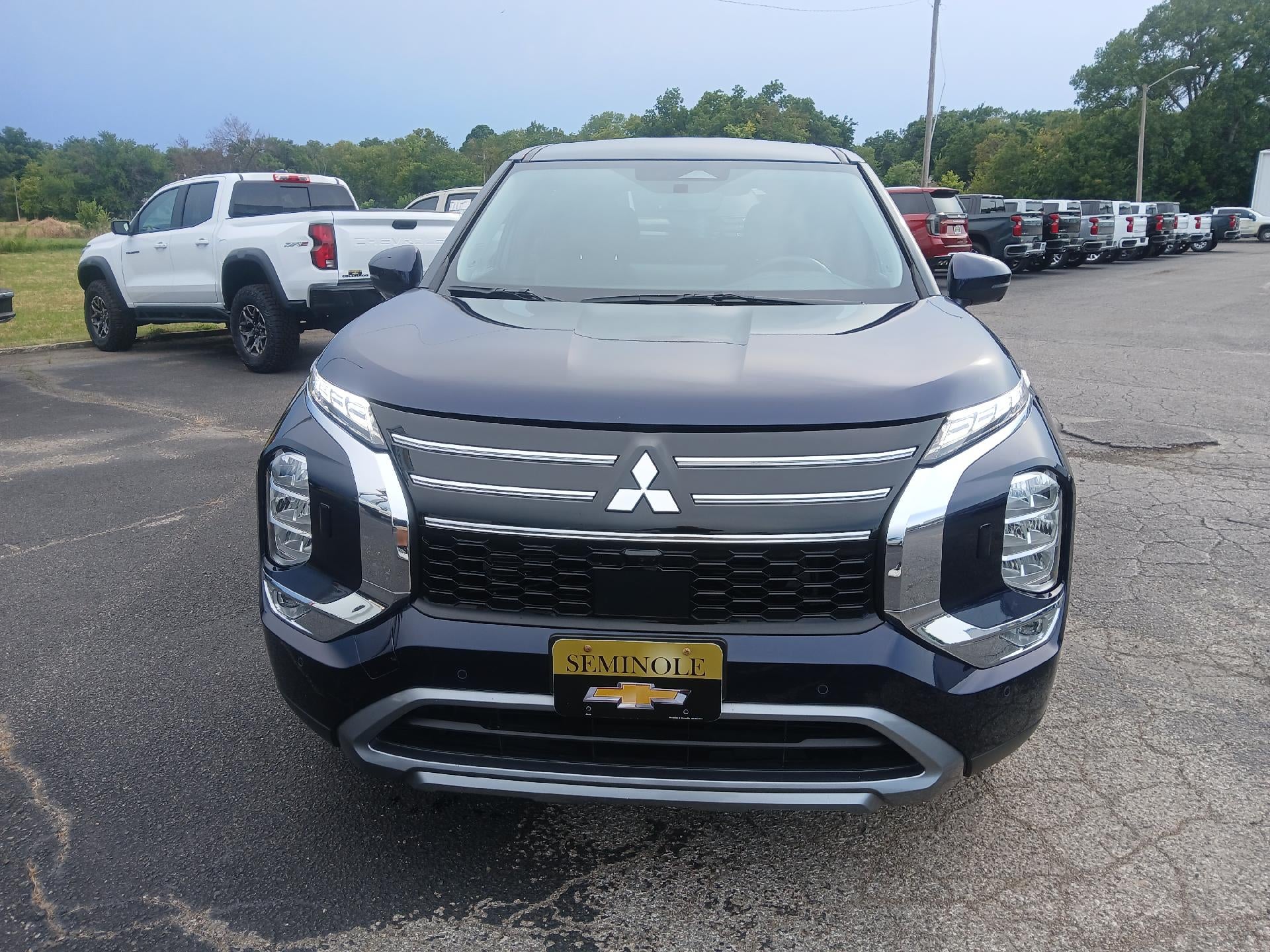 2025 Mitsubishi Outlander SE