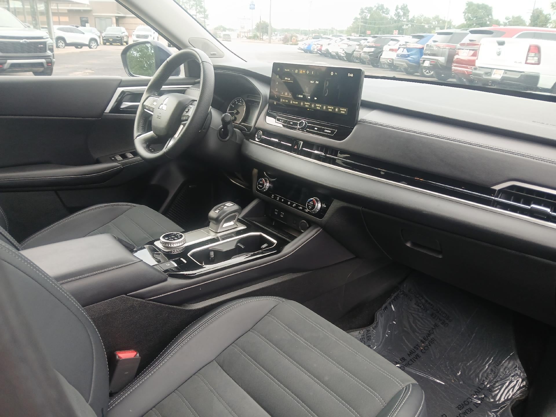 2025 Mitsubishi Outlander SE