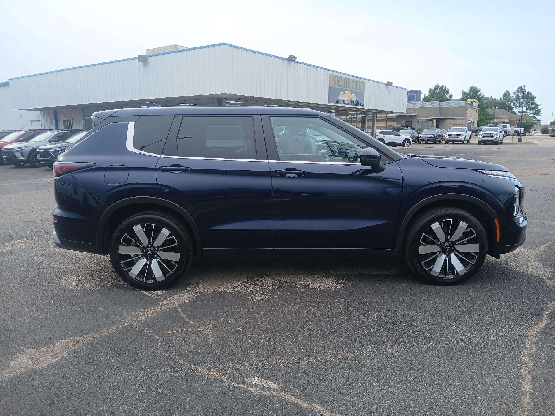 2025 Mitsubishi Outlander SE
